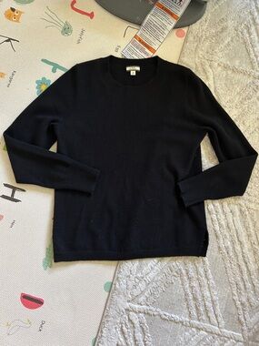 Jcrew women’s Classic Black Crewneck  cashmere Sweater